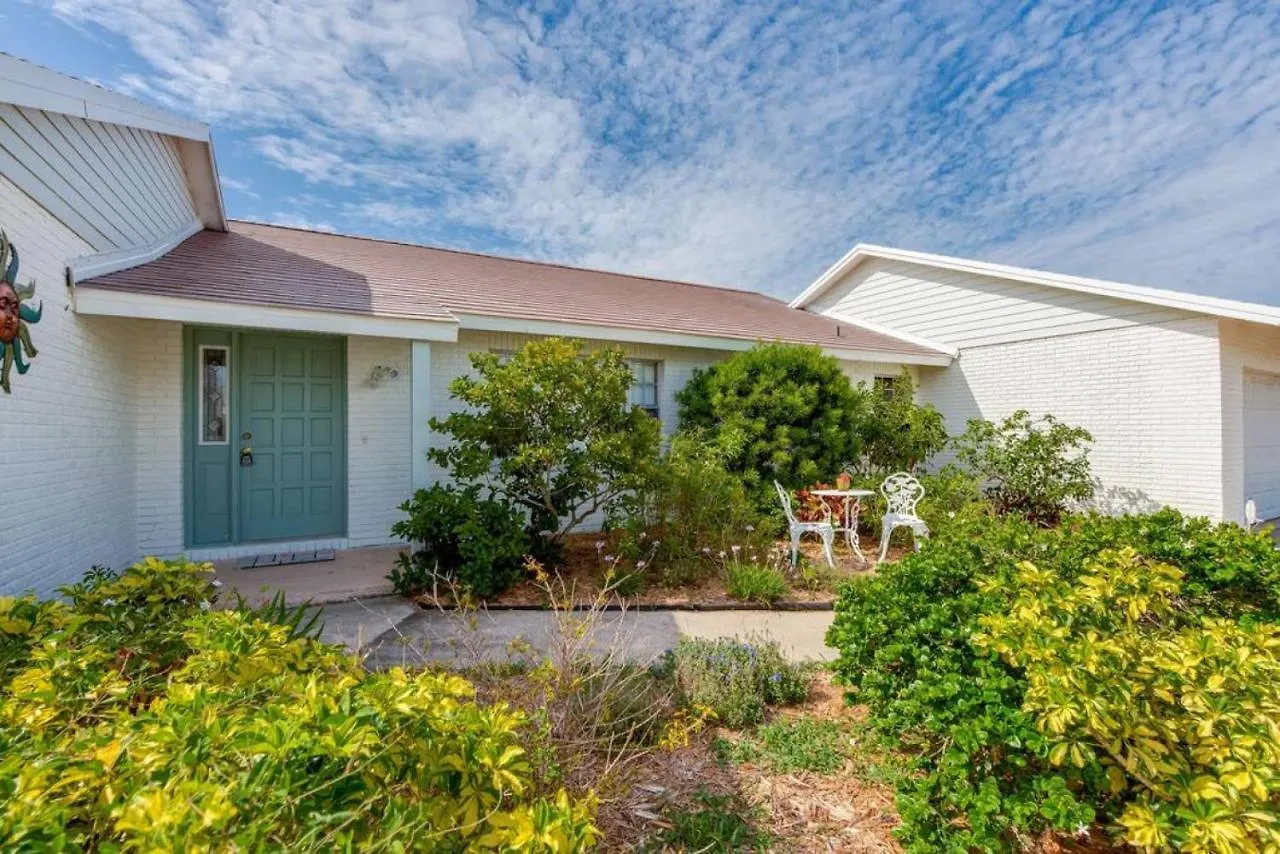Large Pool Home And Blocks Away From The Beach دايتونا بيتش