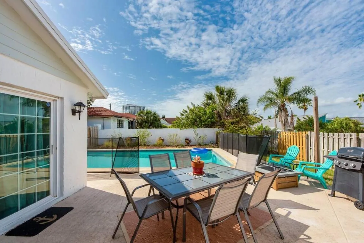 Large Pool Home And Blocks Away From The Beach دايتونا بيتش