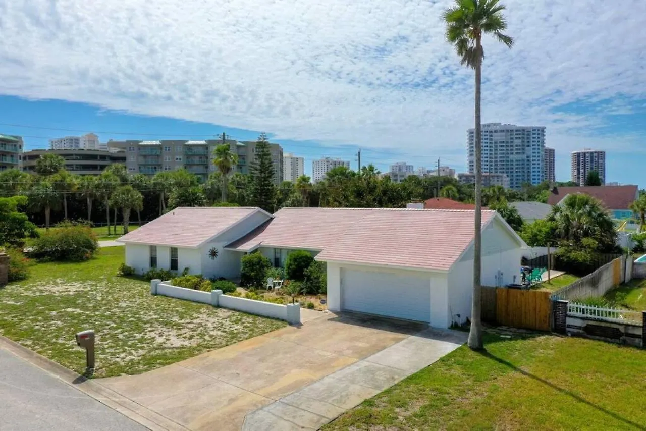 Large Pool Home And Blocks Away From The Beach دايتونا بيتش 0*,