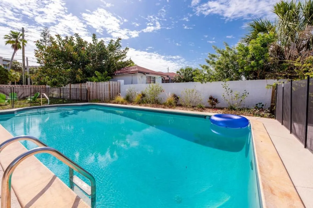 Large Pool Home And Blocks Away From The Beach دايتونا بيتش بيت للعطل