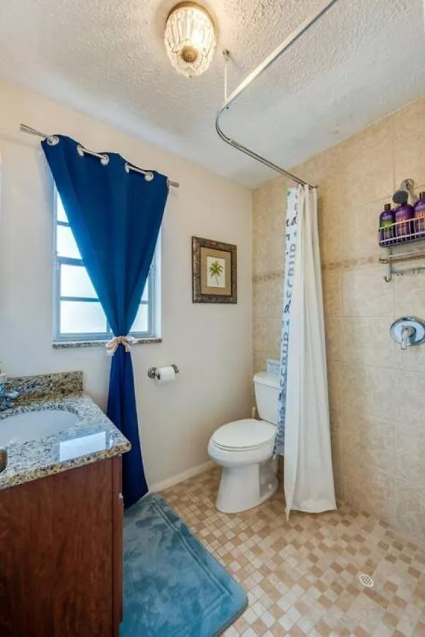 Large Pool Home And Blocks Away From The Beach دايتونا بيتش بيت للعطل