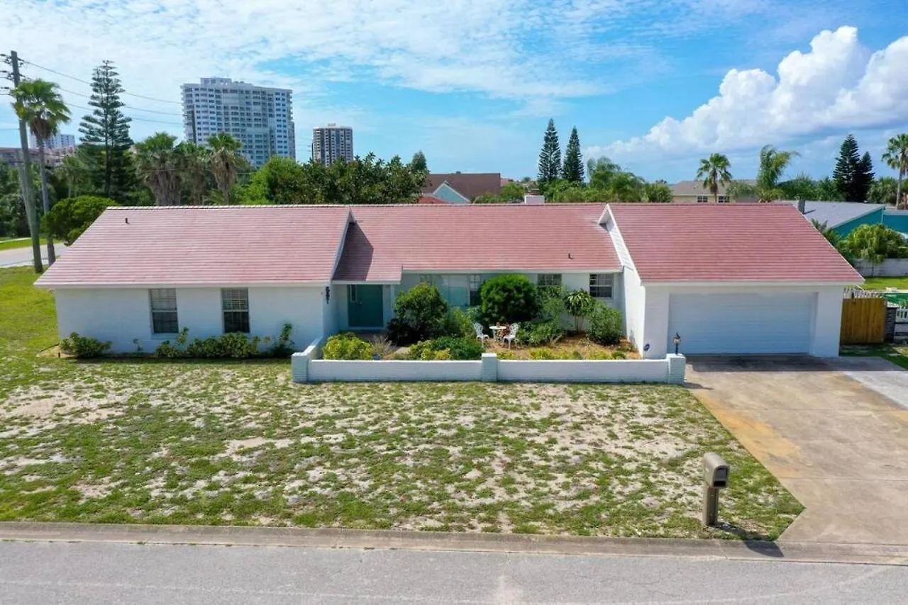 Large Pool Home And Blocks Away From The Beach دايتونا بيتش